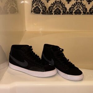 Nike black SB zoom blazer mid women’s size 8